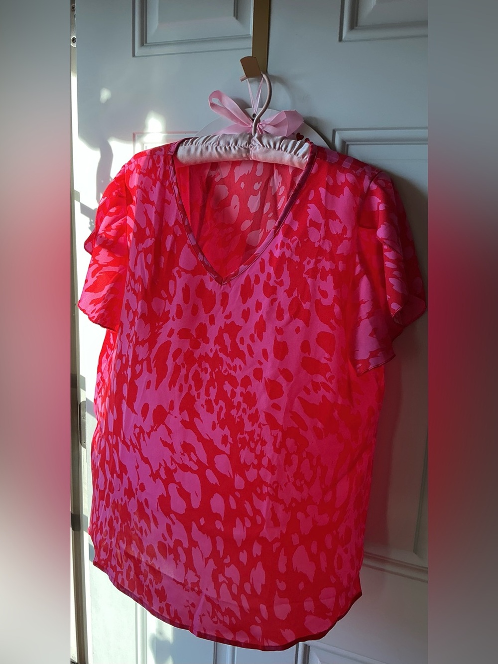 V-Neck Short Sleeve Blouse in Hot Pink & Fuchsia Size Large